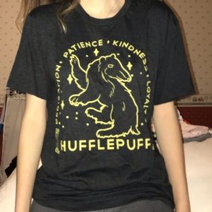 ✨ON HOLD hufflepuff shirt✨